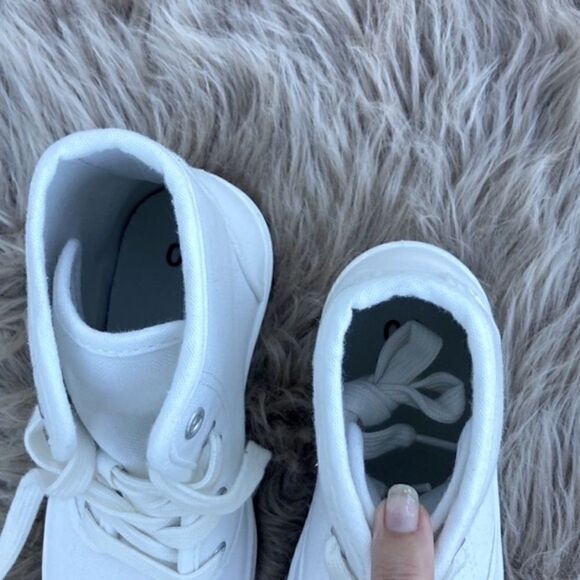 SO Dragonfruit Lace up Ankle Boots in White - Picture 7 of 12